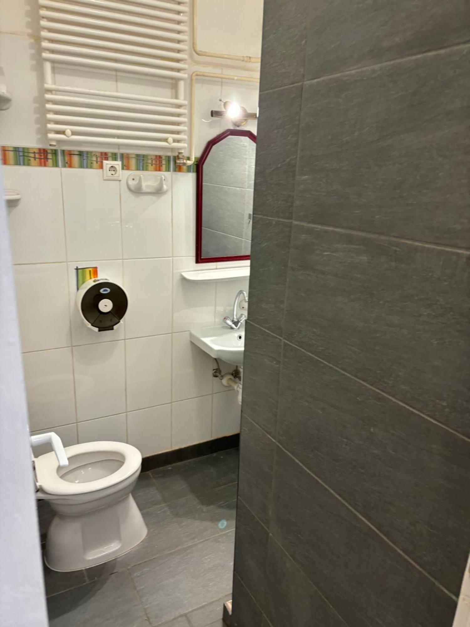 Centrum Wellness Hostel Debrecen Extérieur photo